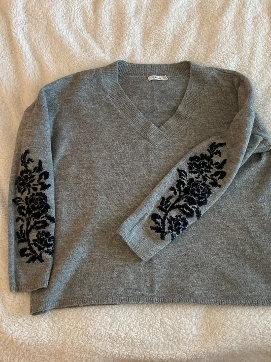 Sweater - Picture 1 of 3